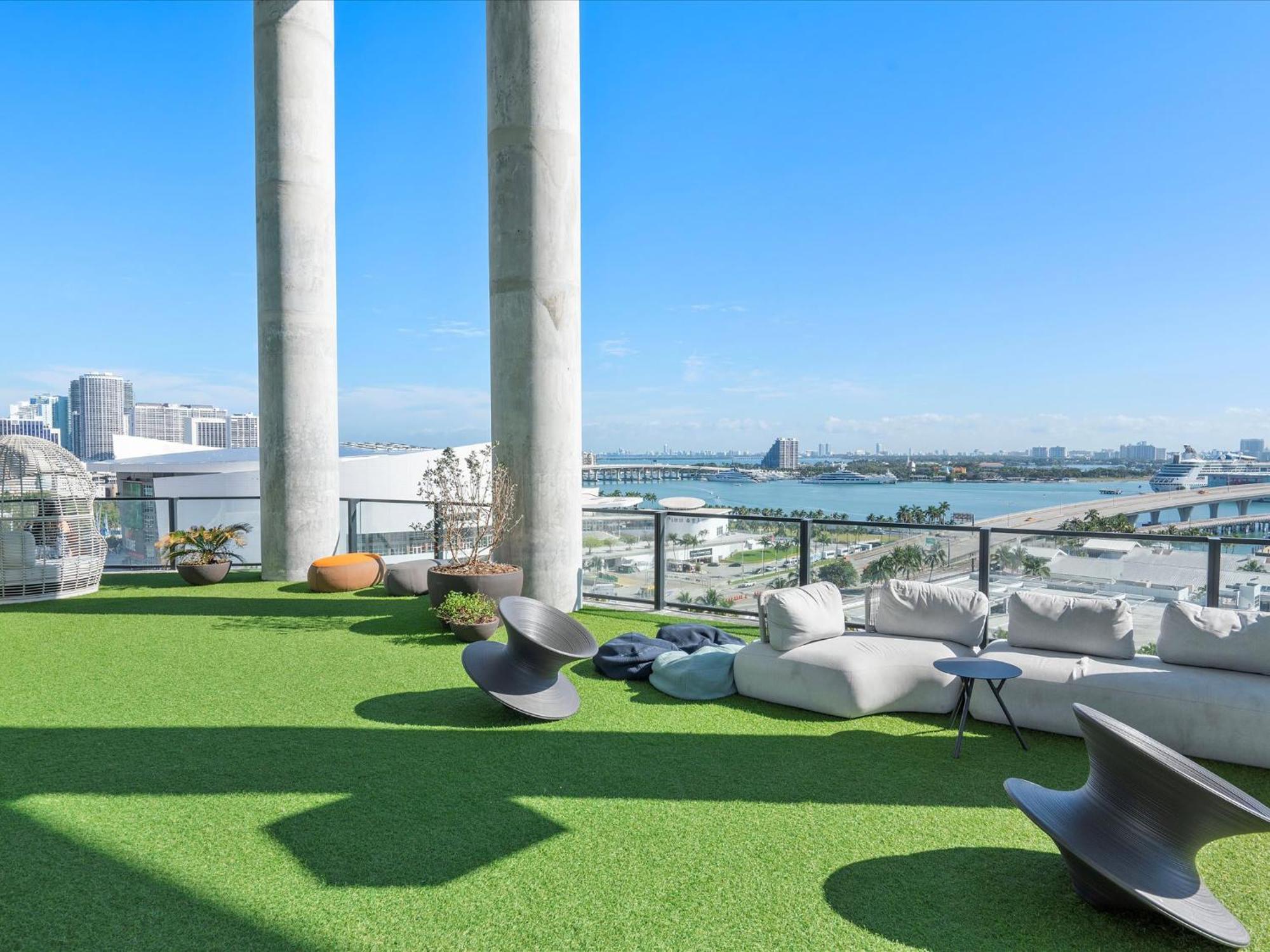 Mvr - A-list With Miami-s Sup3rhost Apartment Miami