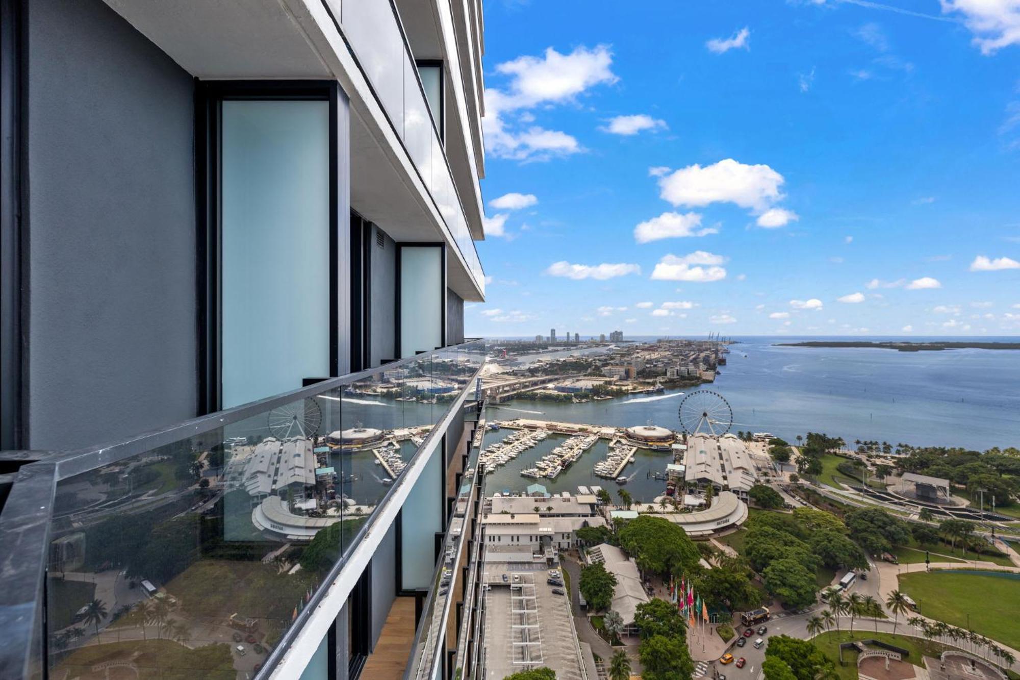 Mvr - A-list With Miami-s Sup3rhost Apartment Miami